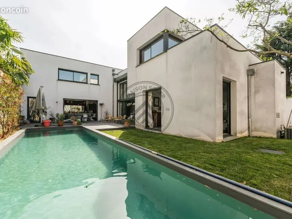 Villa 7 pièces 320 m²