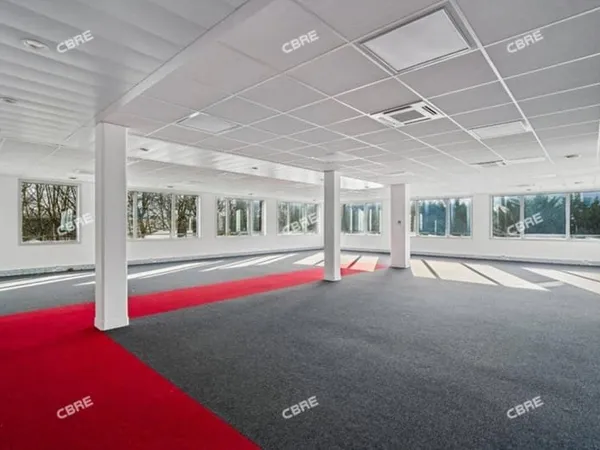 Bureau 598 m²