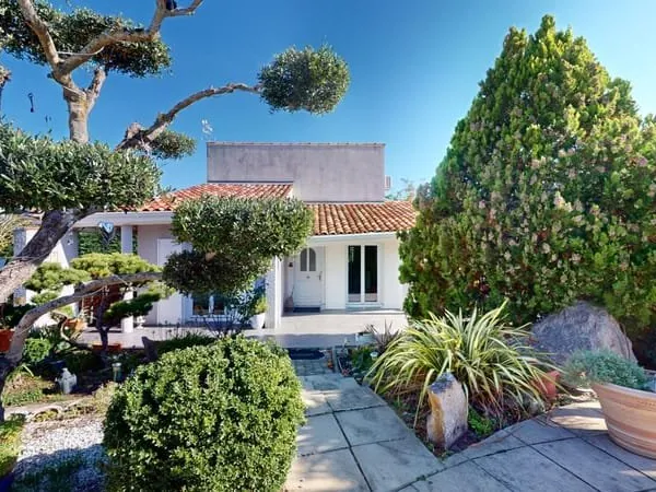 VILLA PLAIN-PIED MODERNE PISCINE JARDIN ZEN