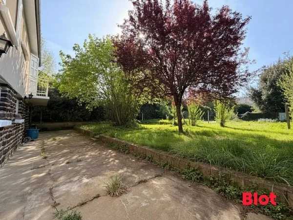 A VENDRE chez BLOT à LE RHEU Maison 4 chambres 74m2 Terrain de 558m2 exposé Sud Sous-sol complet