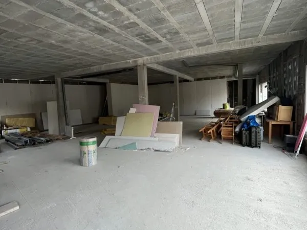 LOCAL COMMERCIAL A FIRMI