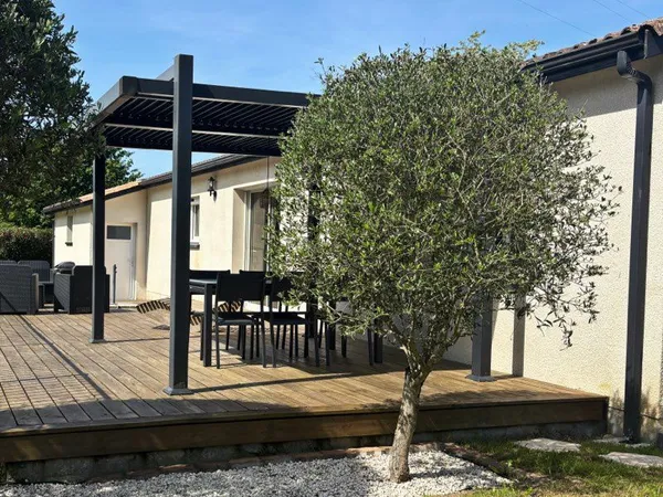 Maison récente 110m2 - Grand terrain 2 586 m2 - Piscine - Garage - Calme - Proche A62
