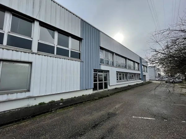 Local d'activité 865 m²