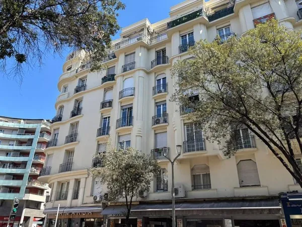 A LOUER - JOLI STUDIO ENTIEREMENT RENOVE - A 300 M de la MER