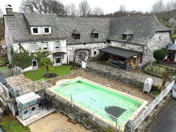 À VENDRE DOMAINE TOURISTIQUE - AUBRAC (12420)