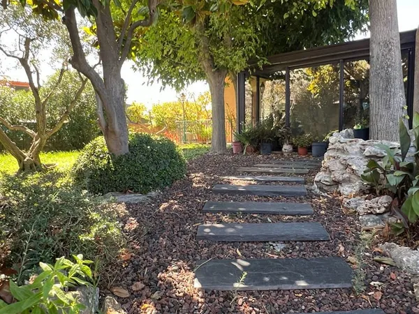 Maison de 180 m² de plain-pied T6 avec garage, piscine à MARSEILLE 13013