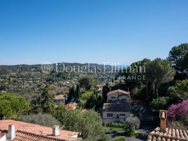 Mougins - Maison village avec vue sur la mer