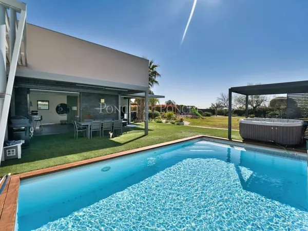 Maison 5 pièces 180 m²