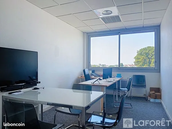 Local 126 m² VILLENAVE D ORNON
