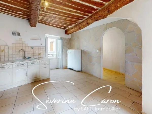 Maison de village à Carnoules - 62 m² avec cave et potentiel !.