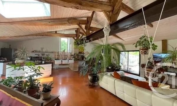 Maison 6 pièces 222 m²
