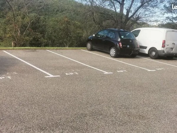 Place PARKING Hauts des ISSAMBRES