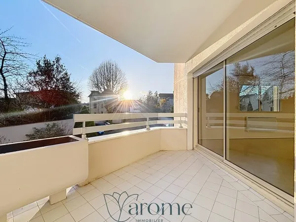 Appartement 101 m2 - Garage - Parking - Cave - Terrasse et b