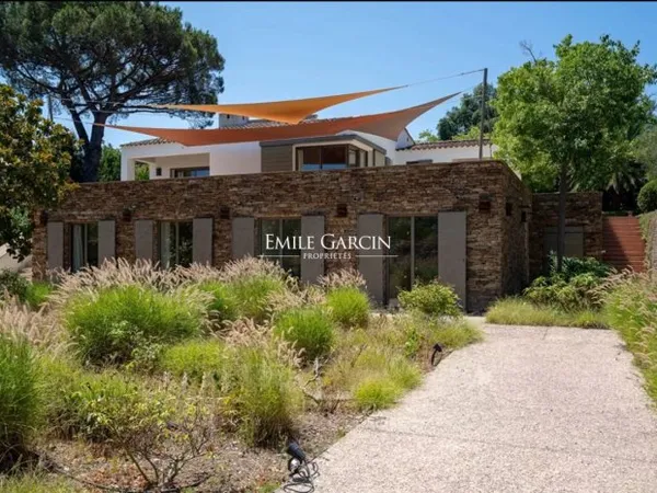 Propriété à la location -Saint-Tropez - Apperçu mer, proche centre