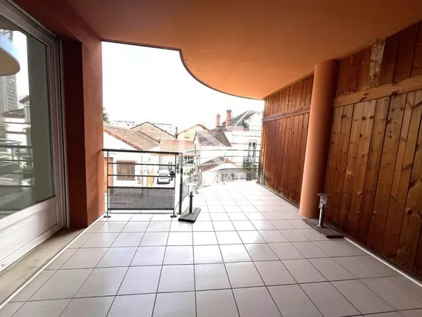 QUARTIER GARIBALDI AVEC TERRASSE ET PARKING