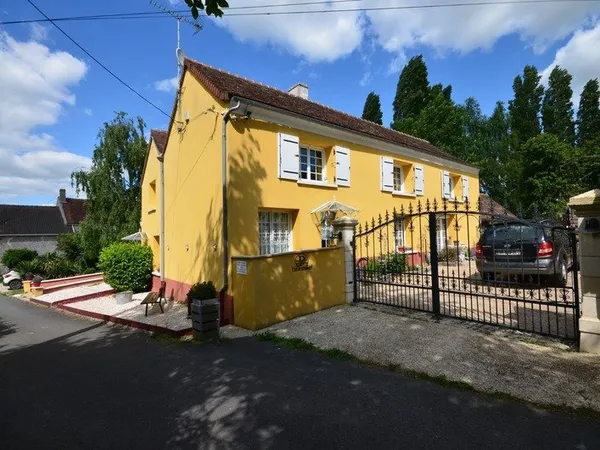Coulommiers (77) Maison de caractère à vendre de 226 m2 et son jardin paysagé