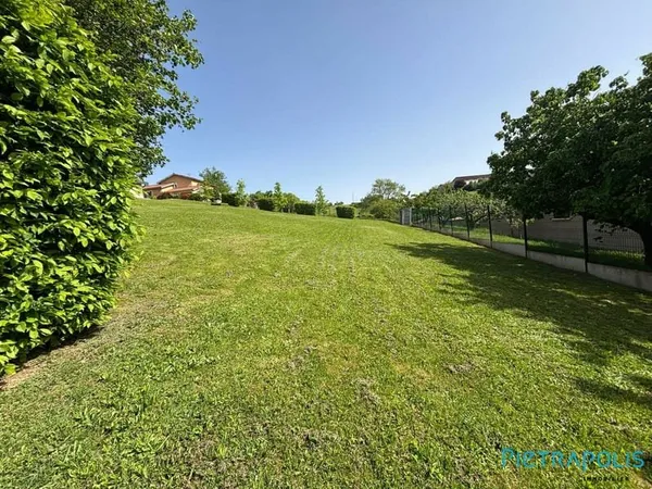 TERRAIN CONSTRUCTIBLE 700M²