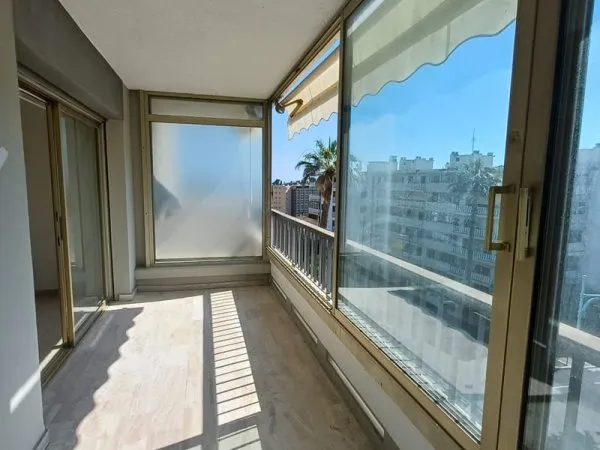 LE CANNET à vendre 2 pièces 49 m2 en étage élevé avec cave