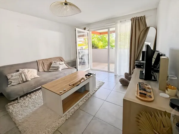 Appartement type 2 de 39 m2 , terrasse, et garage fermé à Marseille 13013
