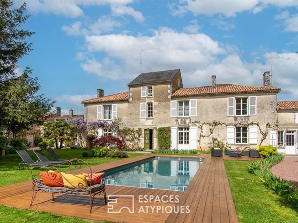 Superbe propriété bourgeoise au coeur du village : élégance et confidentialité
