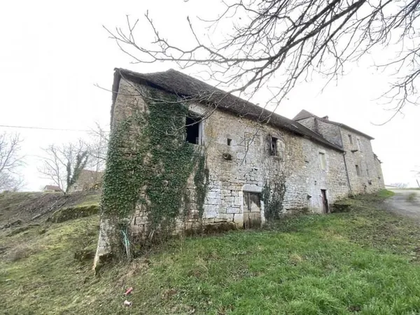 A vendre secteur Gramat, maison ancienne en pierres à restaurer, terrain 330 m²