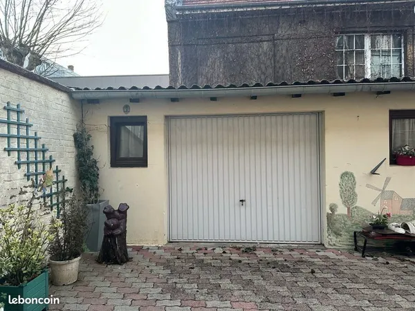 Box, fermée, sécurisée et éclairé