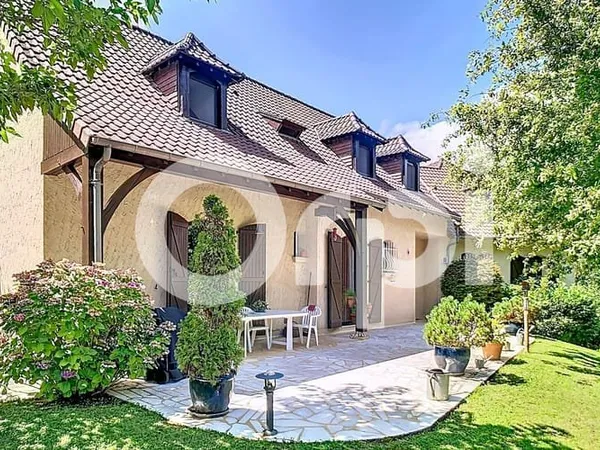 Maison 9 pièces 318 m²