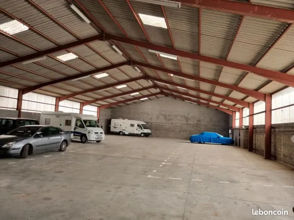 Garage hivernage camping-cars, caravanes, voitures, motos