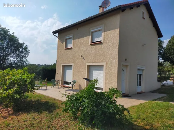 Maison tout confort + dépendances