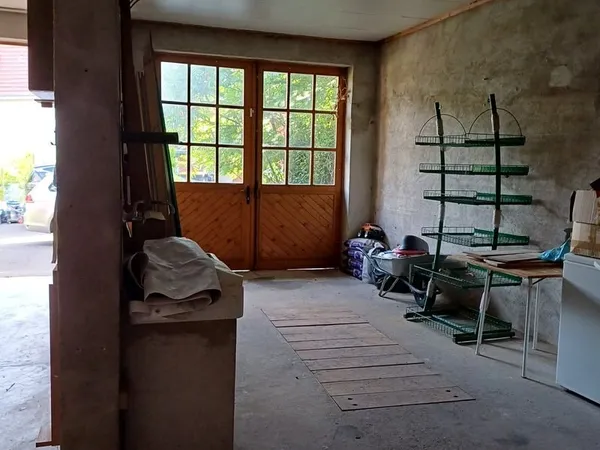 Local commercial/dépôt de stockage