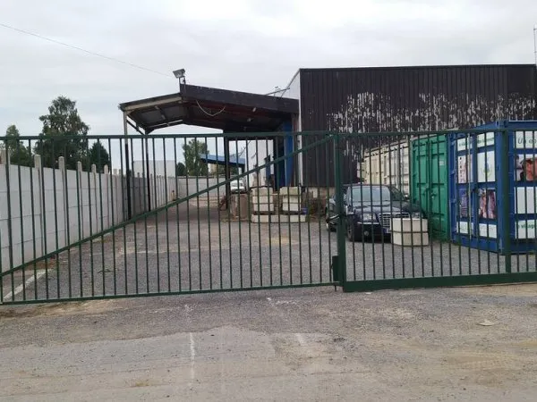 Local d'activité 3 pièces 600 m²