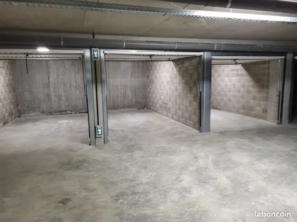 Garages boxés sécurisés au sous-sol