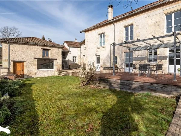 Maison en pierre de 8 pièces principales