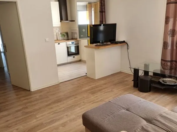 Appartement T3 STANDING proche Tram T2/RER A et A86