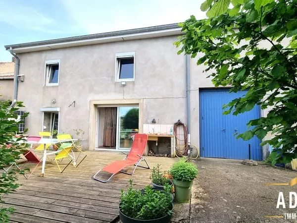 Maison lorraine rénovée avec grange et dépendance