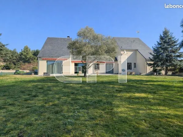 Maison 4 pièces 220 m²