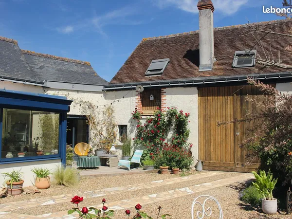 Maison de caractère lumineuse, beau jardin paysagé