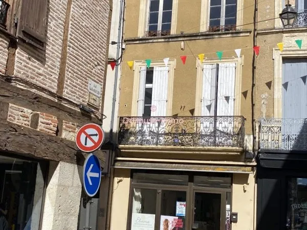 IMMEUBLE AVEC LOCAL COMMERCIAL LOUER