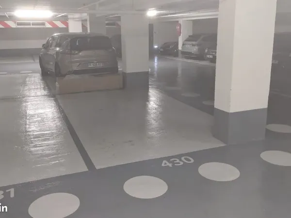 Place de parking sécurisée à louer dans le quartier Montmartre/Damrémont