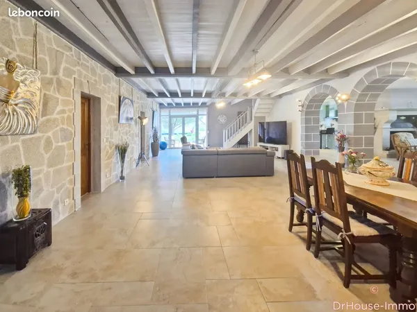 Propriété 7 pièces 225 m²