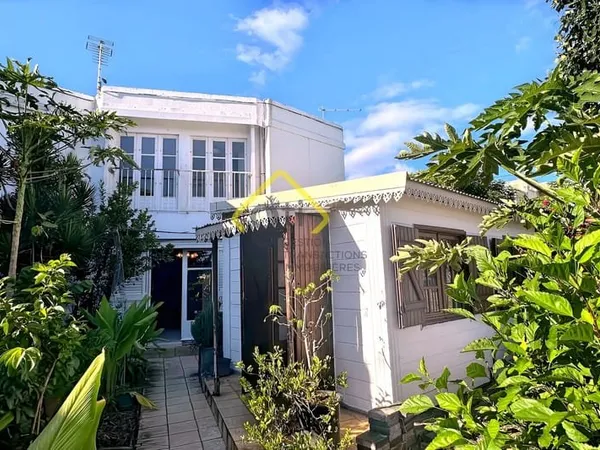 A vendre maison 4 chambres avec garage double et annexe indé