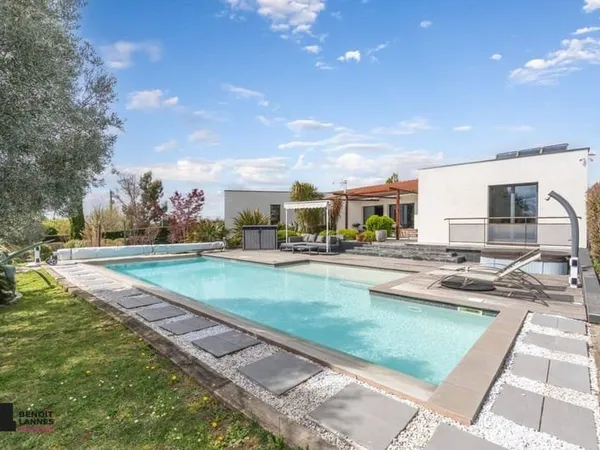 Maison de plain-pied 7 pièces 195 m²