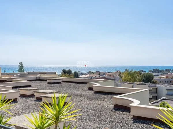 Appartement 2 pièces avec très grande terrasse à Villeneuve-