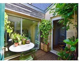 VIEUX BORDEAUX IMMEUBLE HISTORIQUE PIERRE DE TAILLE APPARTEMENT D'EXCEPTION E/S/Ouest VUE IMPRENABLE