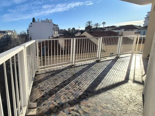 EXCLU Cannes Proche centre et palais de justice