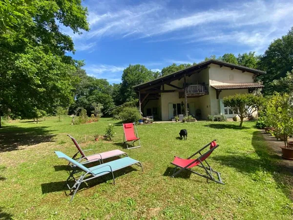 Spacieuse maison en pleine nature, moins d'une heure de Bordeaux, à Blasimon