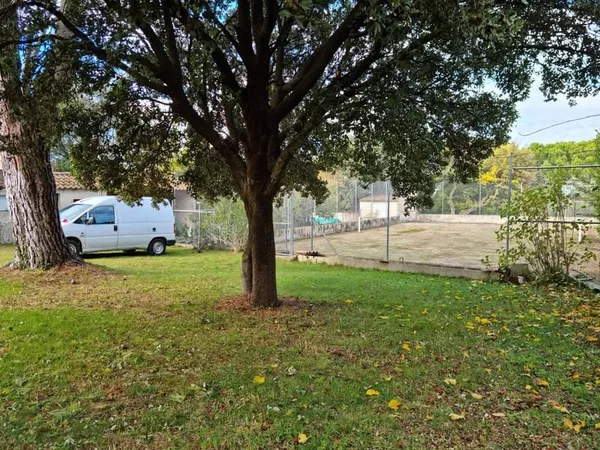 Terrain 834 m²