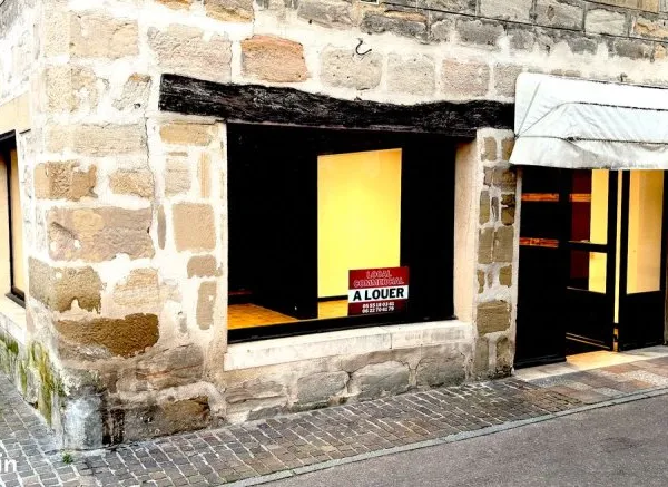 Local professionnel 29 m² + annexe 10 m² - Centre-ville de Brive