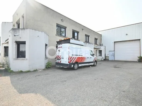 Local d'activité 557 m²