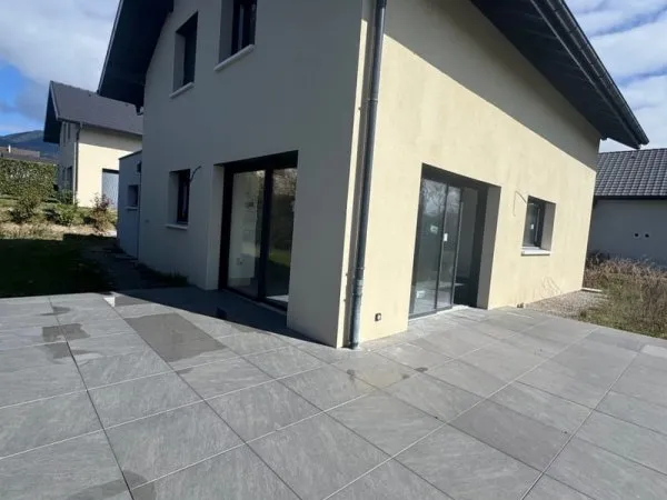 À Nangy, villa neuve de 113m2 à louer 2990 € par mois